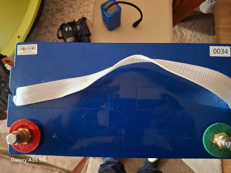 Лодка за захранка с две батерии и сонар