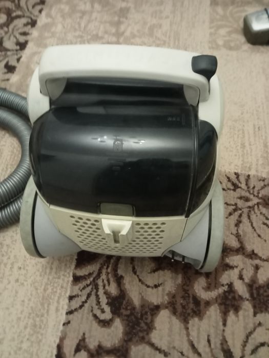 Продам пылесос в хорошем состоянии Electrolux