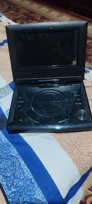 Портативный DVD.