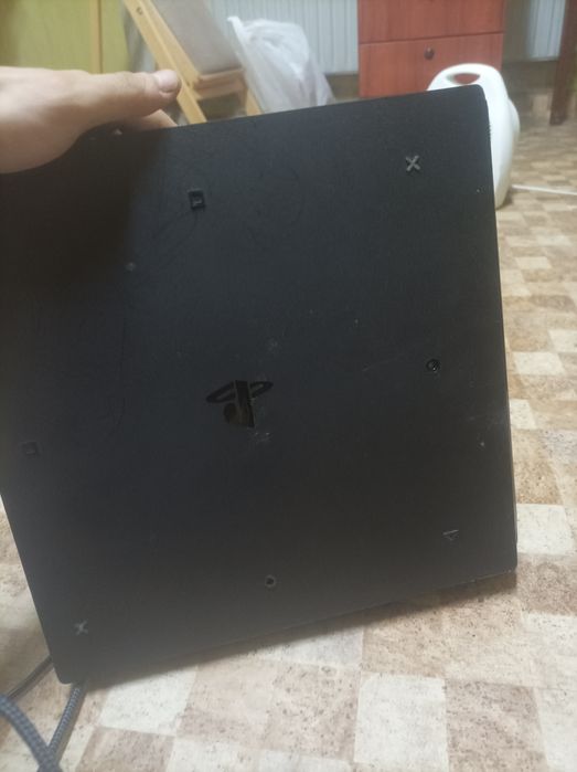 Ps4 pro 1TB перфектно състояние
