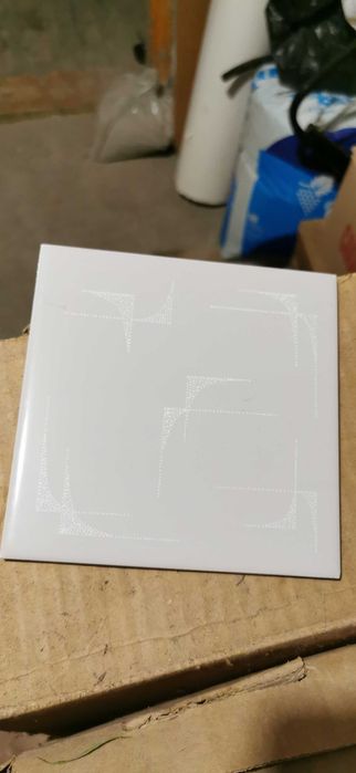 Нови Фаянсови Плочки 15/15, 12 м²