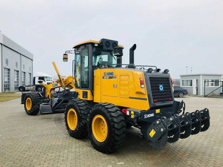 Автогрейдер UZXCMG GR180 Размеры ср. отвала 3965x610 мм Джойстик