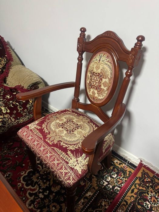 Стол со стульями