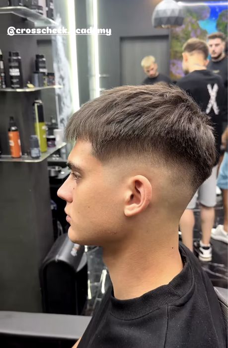 Frizer / Barber – caut angajare în București cat mai repede