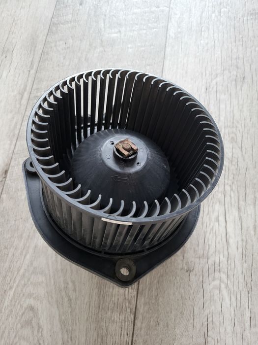 Продам мотор отопителя приора,2110