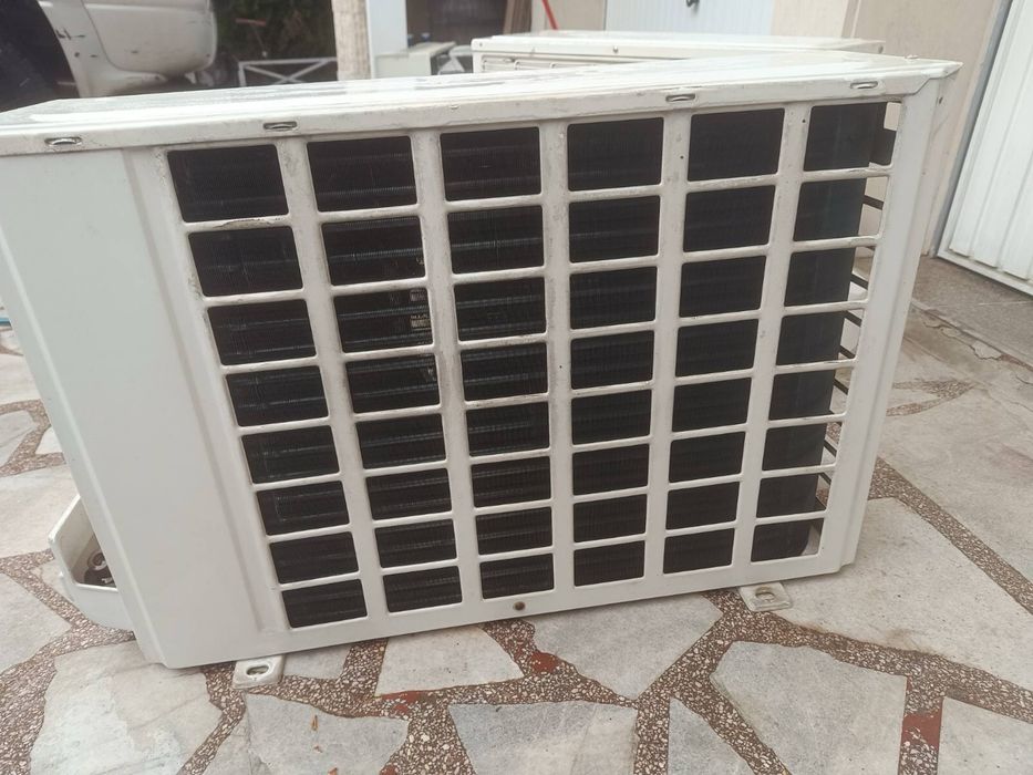Три броя климатици Midea