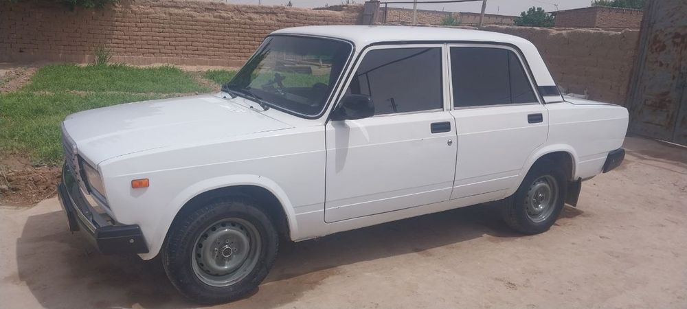 Baz 2107 Jiguli 2011 yilda ishlab chiqarilgan.