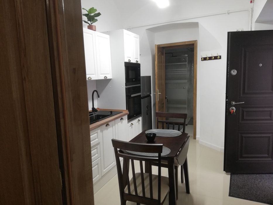 Vind locuință ultracentral str. Nicolae Bălcescu.