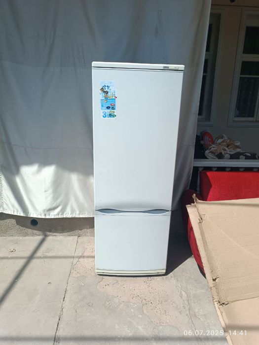 Продаётся холодильник двухкамерный «Атлант»