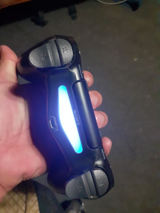 Ps 4 maneta , Xbox oan manete si josticuri