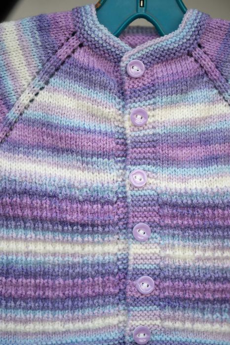 Ръчно плетени детски дрешки.