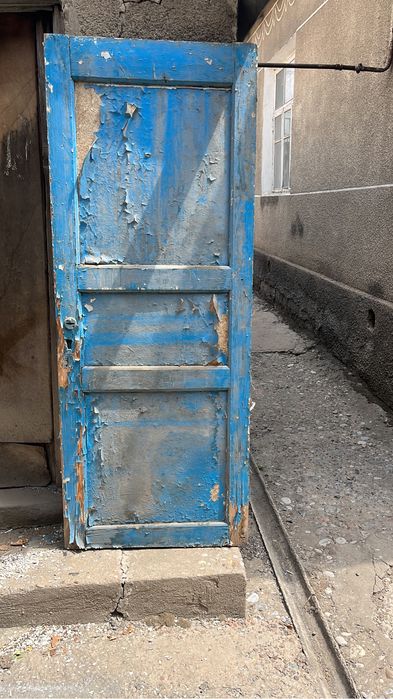 Двер есик каробкасы жок.  2*80