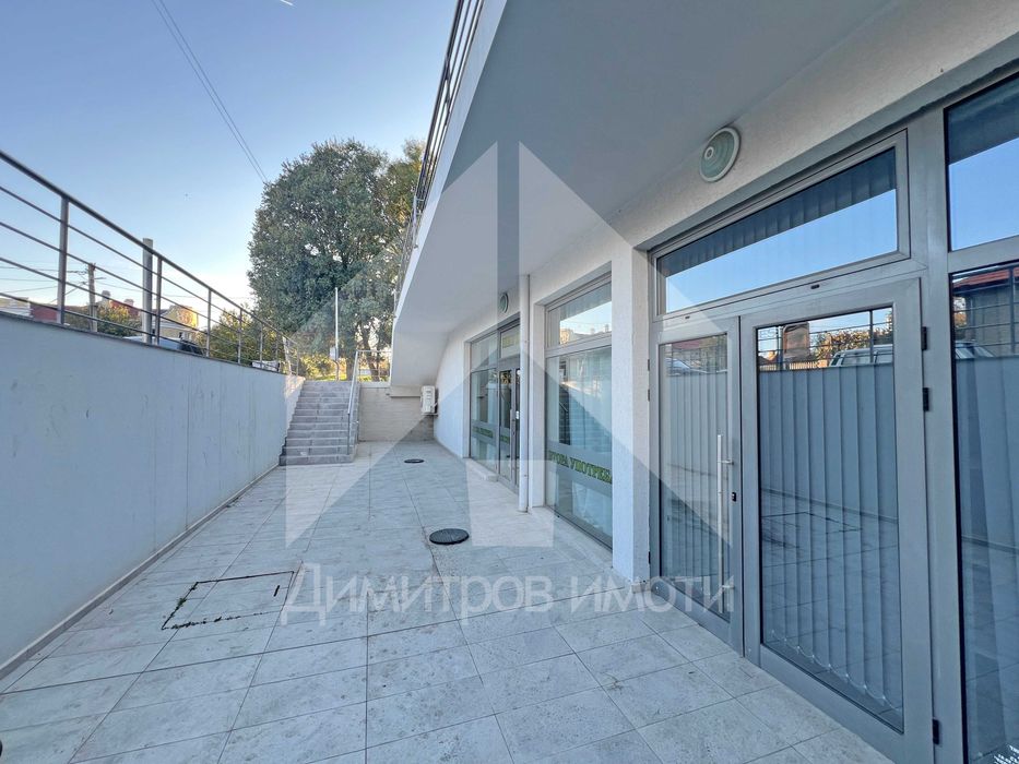 Продава двуетажен търговски обект - магазин в гр. Нови пазар.