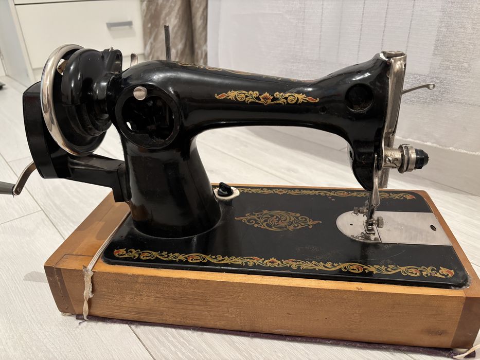 Продам швейную машинку