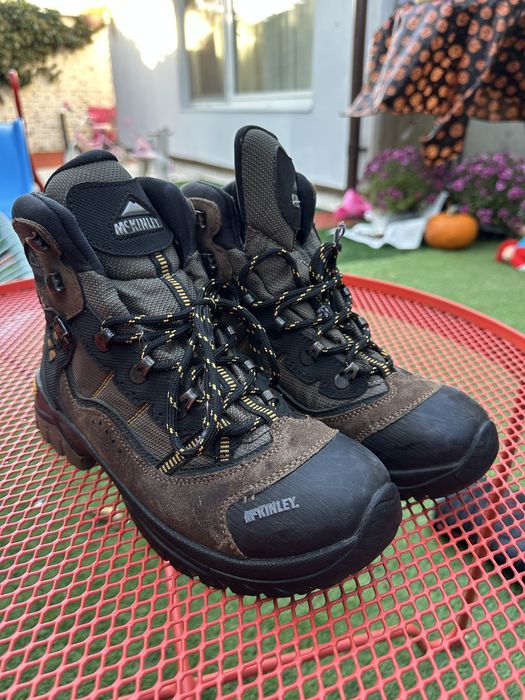 Ghete Mckinley marimea 40