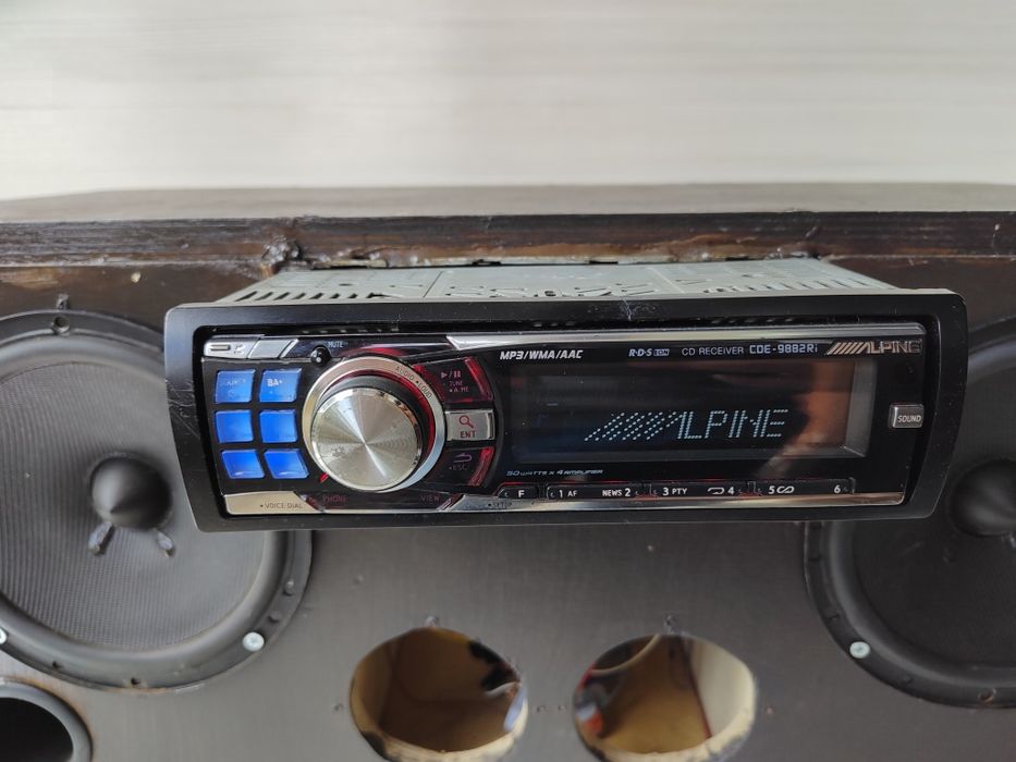Висок клас ALPINE CDE-9882Ri USB / CD / MP3