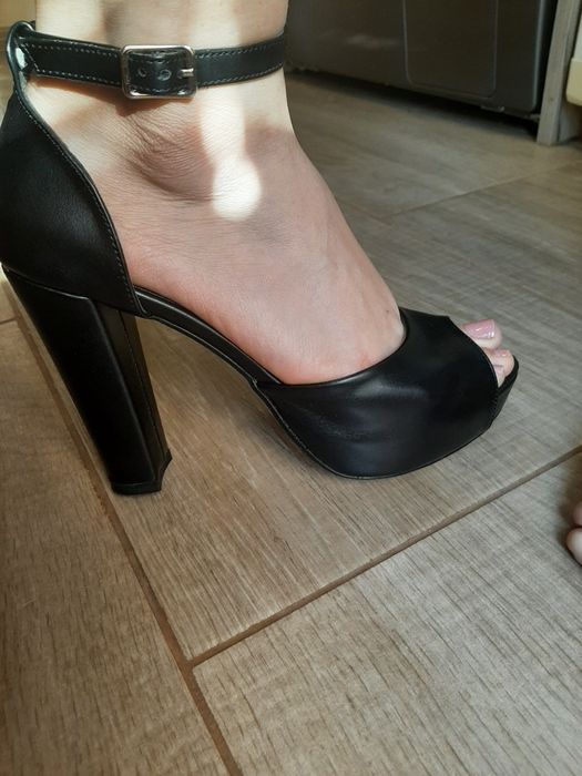 Елегантни сандали