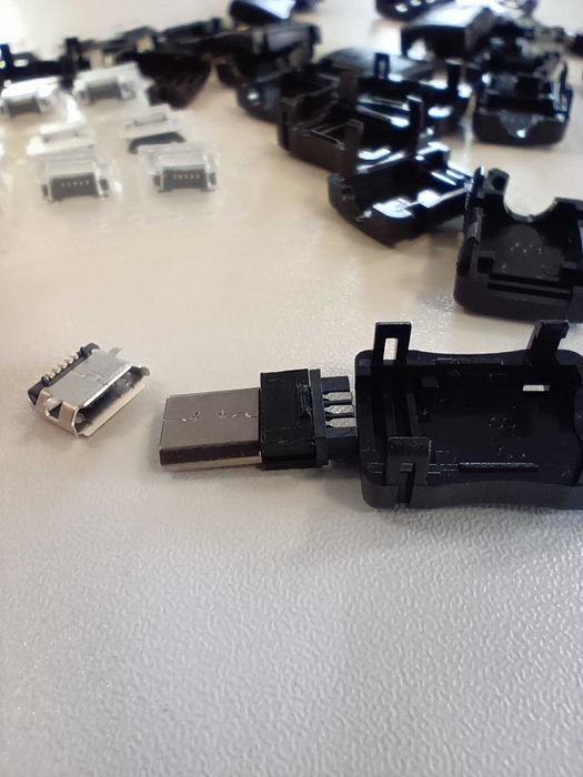 Set mufe și adaptoare diverse – USB, PS/2, audio, DVI-VGA, DIY