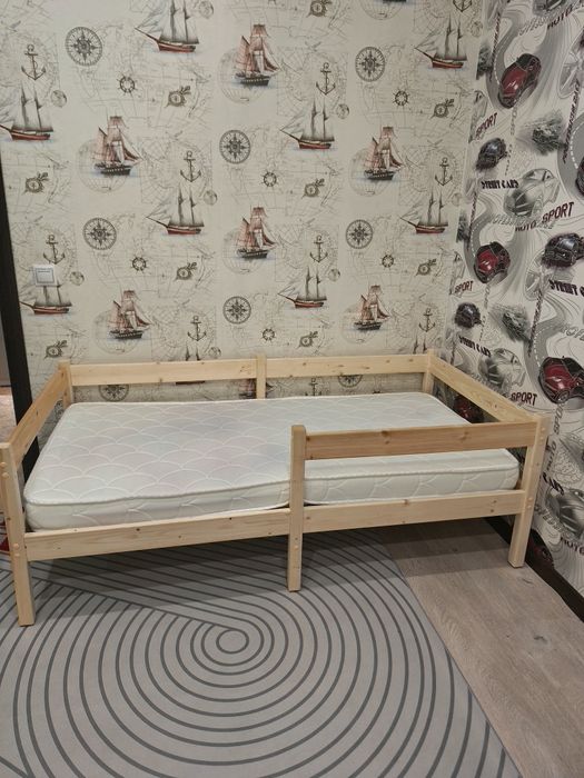 Детская деревянная кроватка