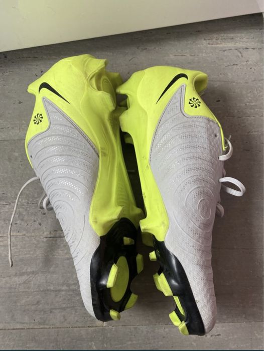 Nike phantom футболни обувки бутонки калеври