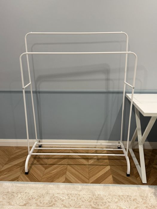 Напольная вешалка для одежды металлическая