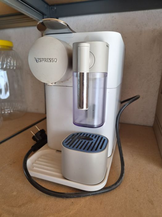 Espressor Nespresso De'Longhi Lattissima One