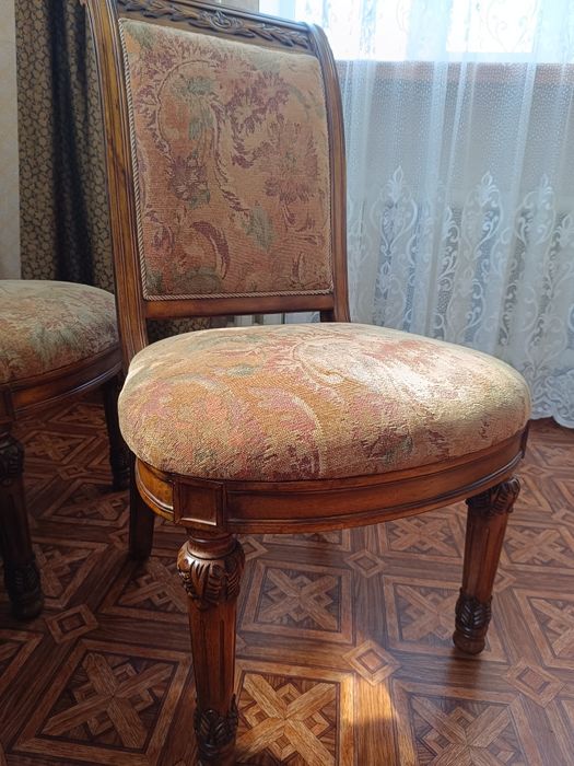 Стол и 12 стульев, гарнитур