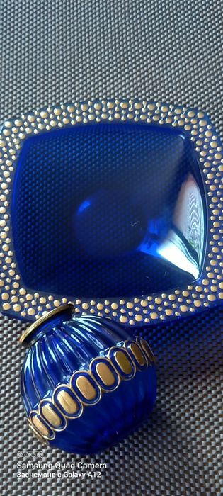 Ваза и плато-кобалтово синьо и златисто