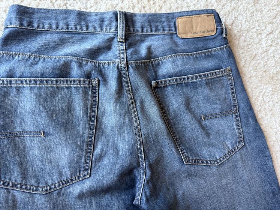 Blugi cu aspect uzat- Calvin Klein