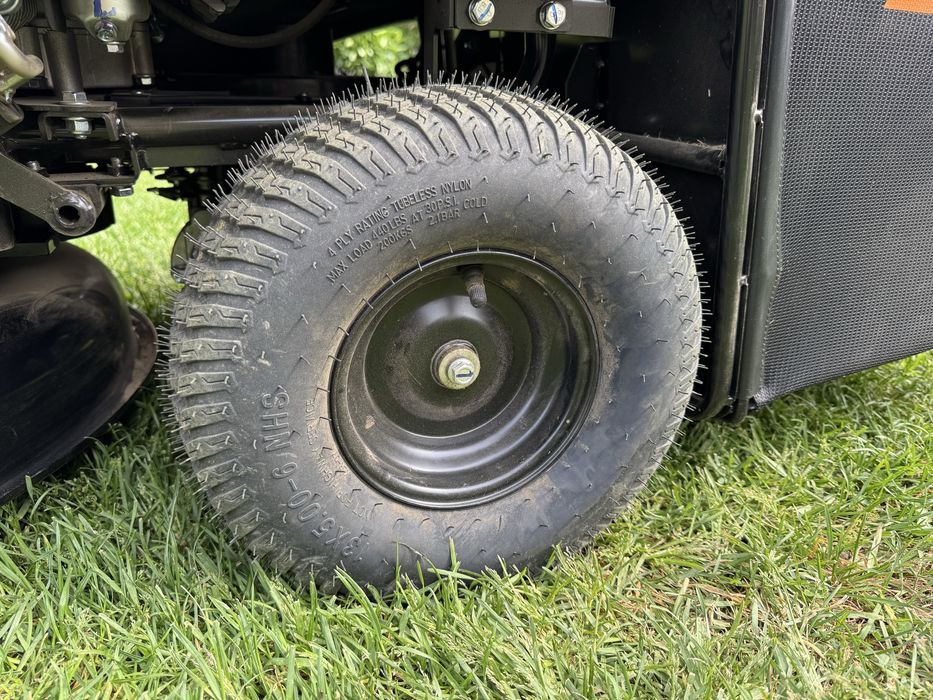 Tractoras de tuns iarba / gazon RURIS Expert 707 CVT