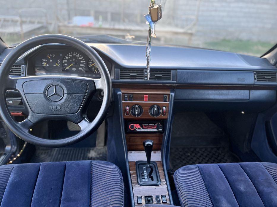 Mercedes-Benz W124