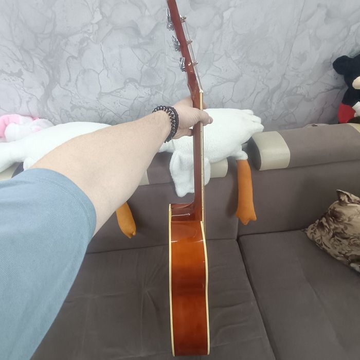 Гитара б/у продам в хорошие руки