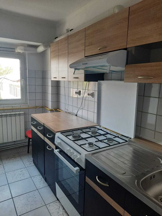 Inchiriez apartament 2 camere.