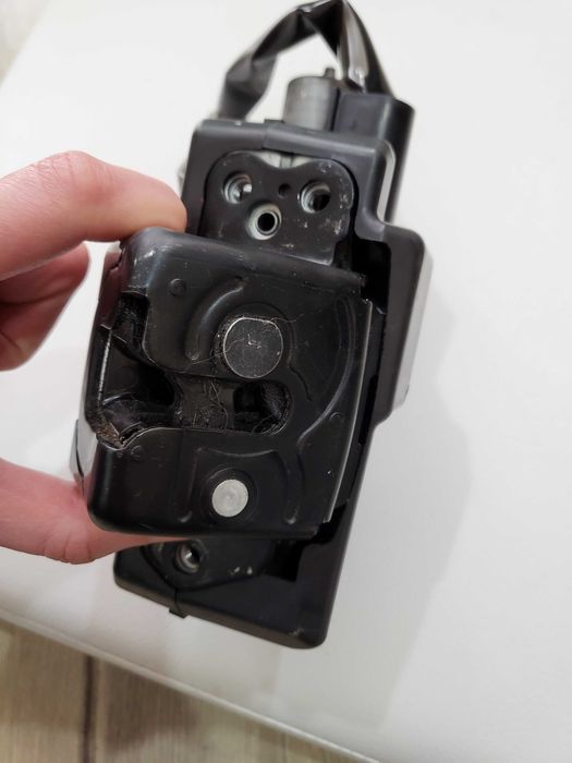 Брава/ Ключалка за багажник за TOYOTA RAV 4 (2019-2022г)