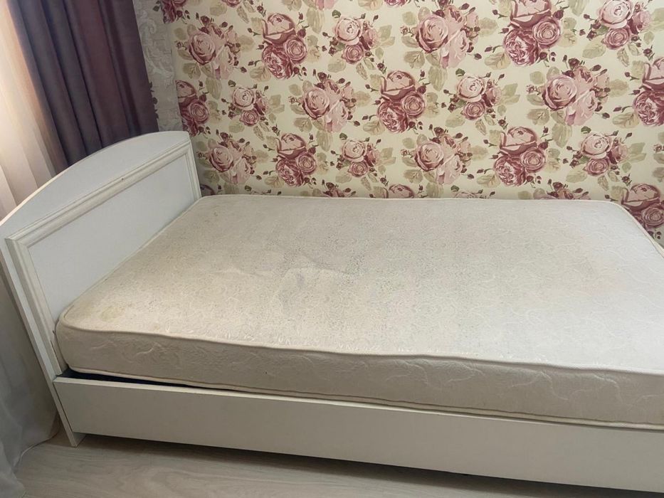 Двуспальная кровать