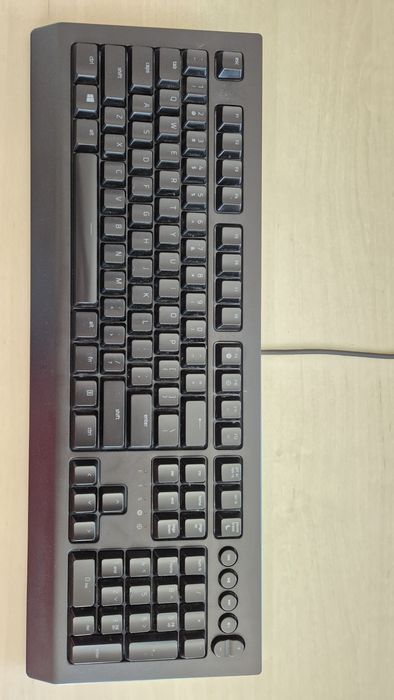 Vând Mousepad Razer Goliathus Chroma și Tastatură Razer Cynosa V2 - Stare Excelenta