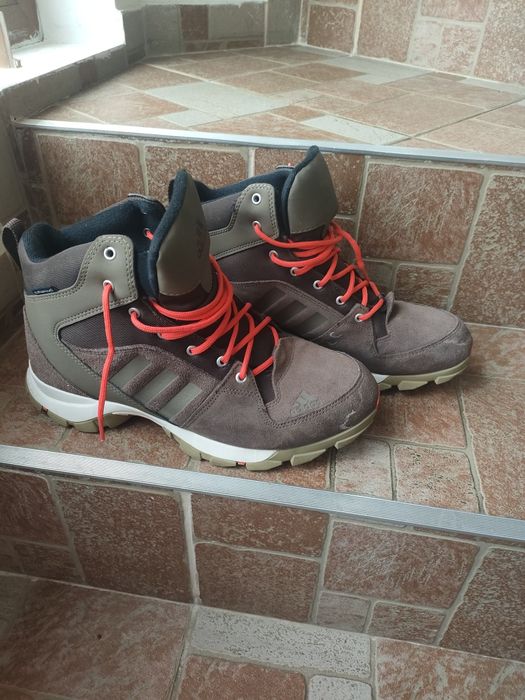 Vând ghete adidas Nr 43