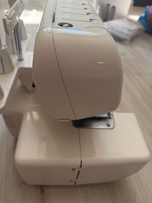 janome 4057 Оверлок