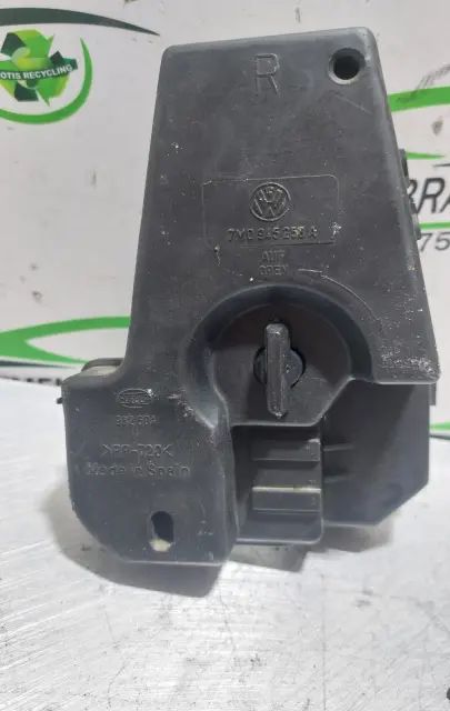 Soclu becuri lampa stop pe aripa dreapta 7M0 945 255 A Volkswagen VW