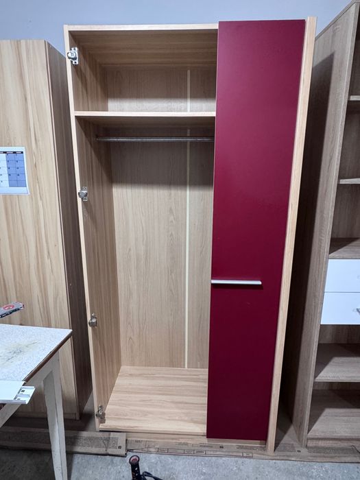 Продам 2 шкафа и стол с полками