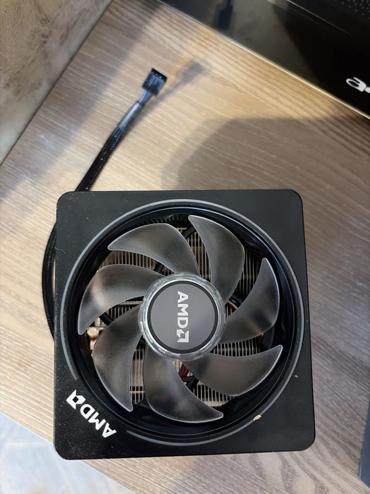 AMD Wraith Prism RGB охладител НЕИЗПОЛЗВАН