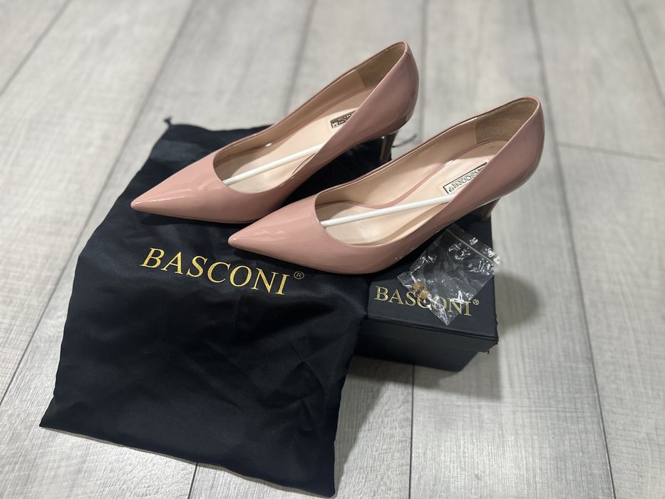 Туфли лаковые на каблуках