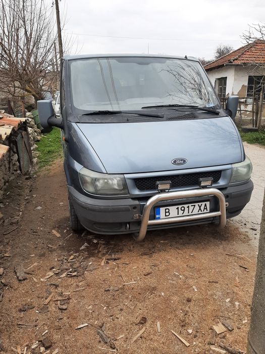 Продавам пътнико товарен Форд транзит.