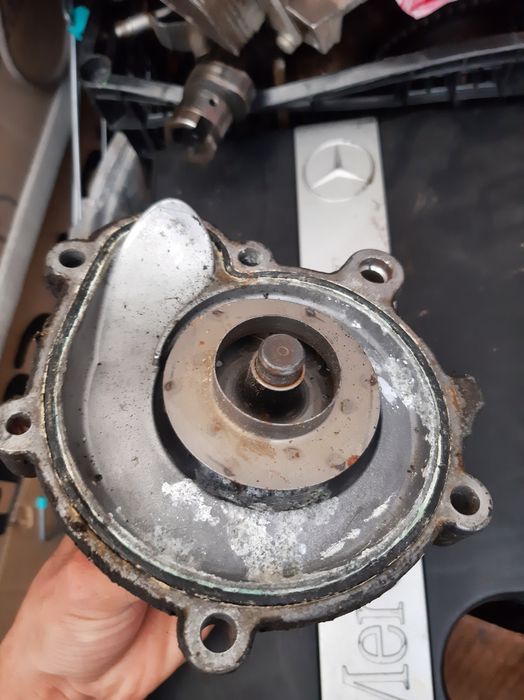 Двс m271 запчастей  головка,коллектор, помпа,компрессор