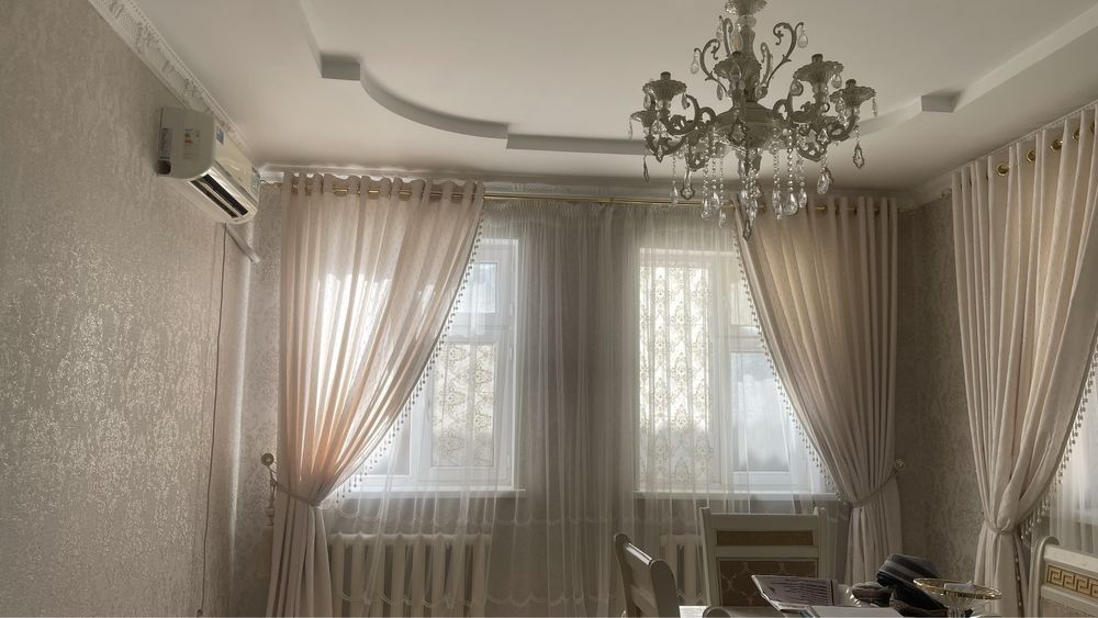 Мебель и люстры стол стулья