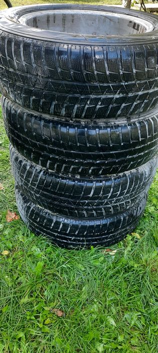 Vând cauciucuri Falken 225/65/R17 iarna