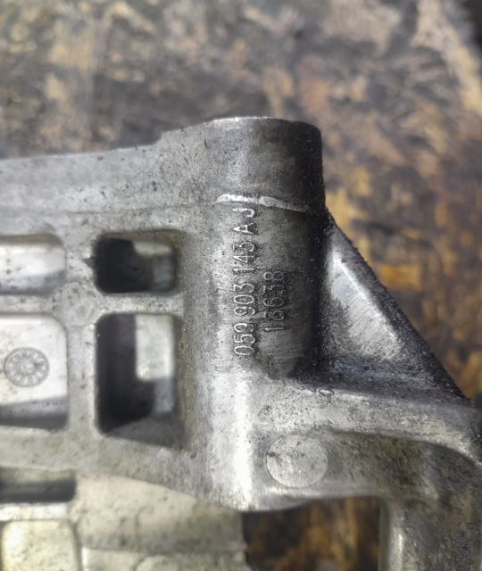 Suport alternator 059903143aj 3.0 tdi CKVB CDUC CVU Volkswagen VW Touareg generatia 2 7P seria