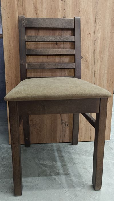 Стулья и журнальный столик