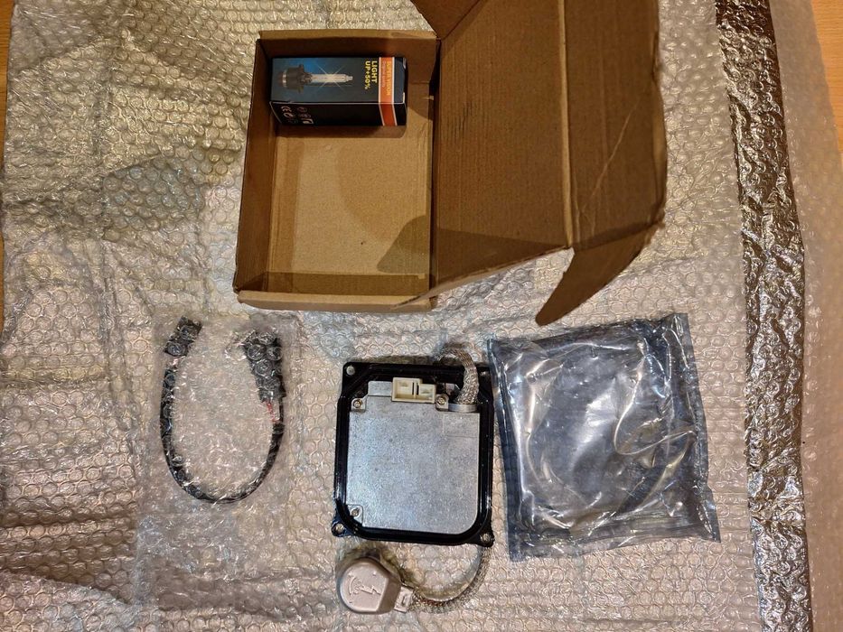 Modul de control al  balastului farurilor  Xenon Lexus ,Subaru , Toyota , Audi, VW