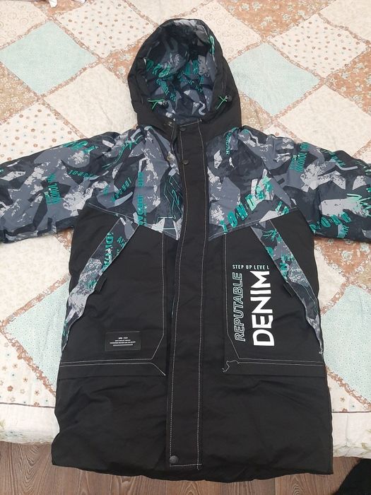 Продам куртку зимнюю с капюшоном